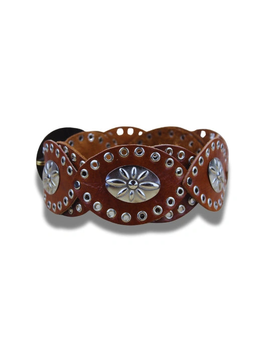 vista 3 negro cinturon de cuero con conchos marrón — CJ0155