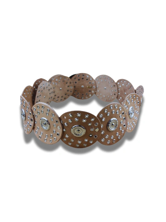 vista 4 marrón cinturon de cuero con conchos marrón — CJ0155