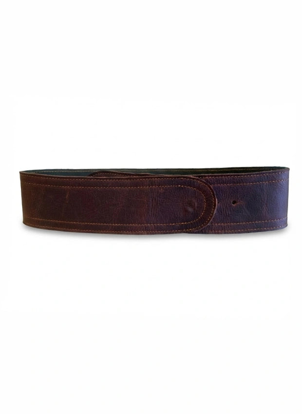 detalle marrón oscuro cinturón de piel marrón oscuro para unisex — ref. CJ1251