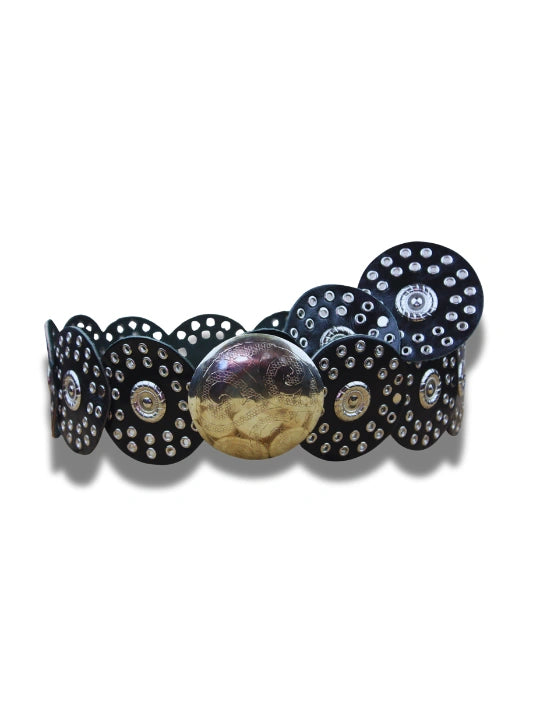 cinturon de cuero con conchos marrón marrón vista frontal — CJ0155