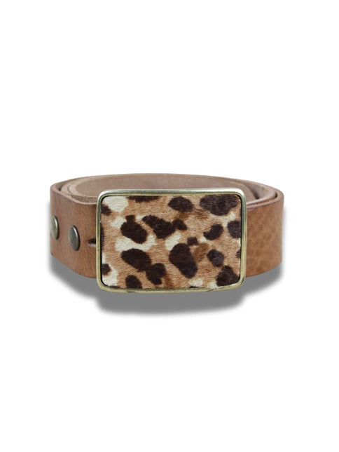 detalle hebilla ovalada animal print en piel — ref. CJ3591