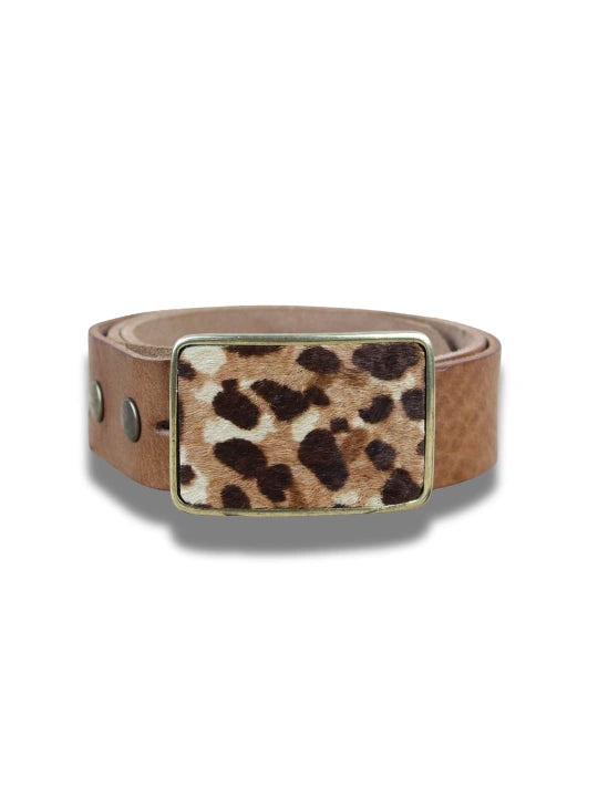 detalle hebilla ovalada animal print en piel — ref. CJ3591